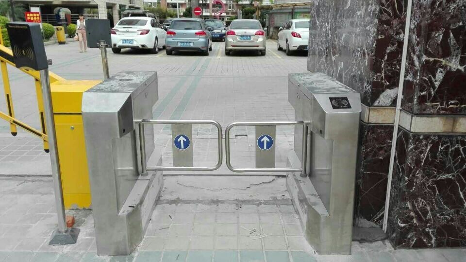 A special forces unit of the military region has also started using brushless swing gates.