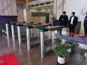 Nanchang Zhonghang Property Management has installed CXT2018 modular speed gates to manage entrances and exits, equipped with laser platforms. Access is as simple as scanning a QR code with a mobile phone to open the gate, making it extremely convenient. The CXT2018 modular speed gates are available in multiple colors, including gold, silver, and champagne. Users can customize the color scheme according to their site requirements. The CXT2018 new modular brushless speed gate, in addition to utilizing existing mature high-tech ARM control technology and industrial-grade brushless motor control circuits, as well as unique DFC technology, employs large-scale mold stamping for its outer casing. With its standardized process, mass production, and attractive color options, it effectively addresses pain points in the pedestrian access control industry. Assembly is simple, allowing users to assemble it themselves. It is quietly leading a new trend in the pedestrian access control industry!